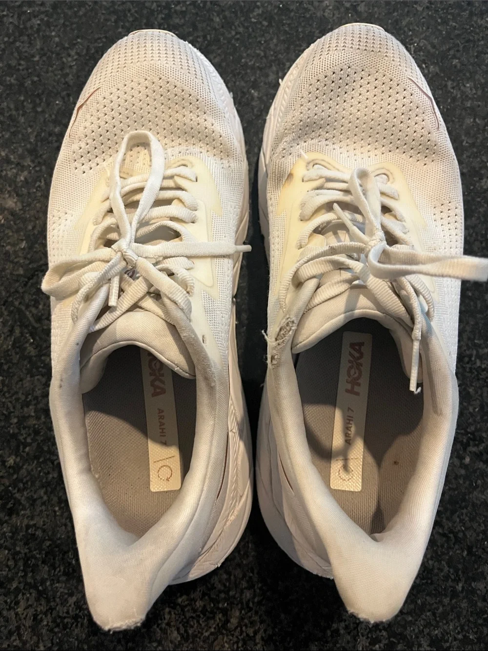 Hoka Arahi Women’s Size 9 Sneakers with Gold Logo